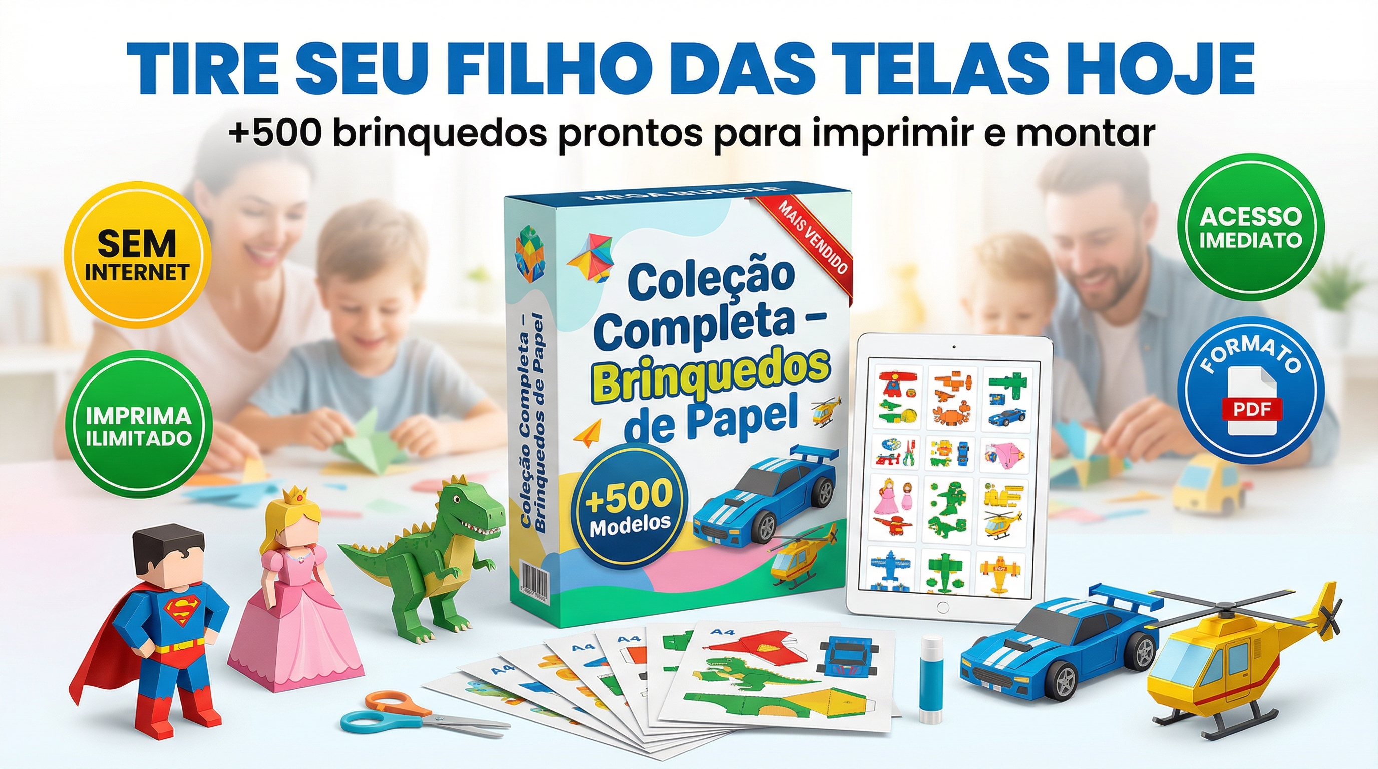 Criança brincando com brinquedos de papel